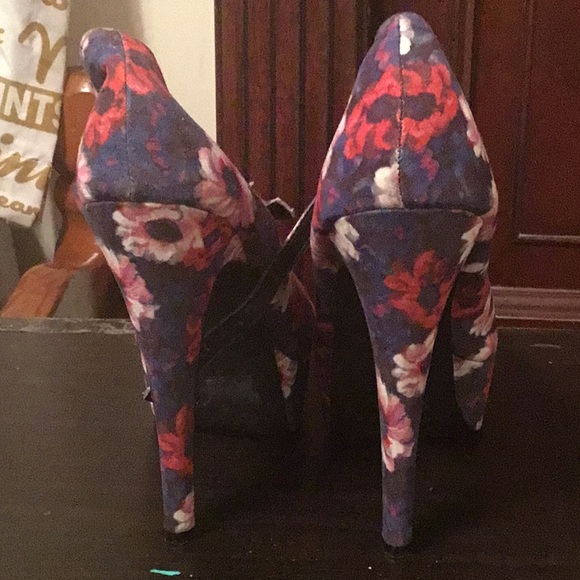 "Qupid" womens Flower heels - Picture 2 of 4